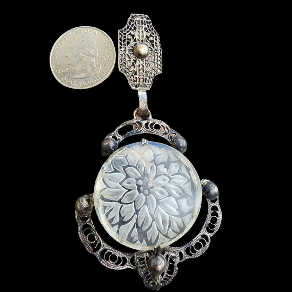 Lalique type antique reverse carved flower  floral scarf clip filigree a… - Picture 2 of 12